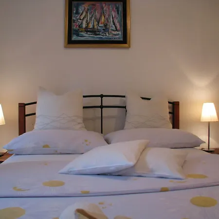 Gostinjska kuća Center 3*